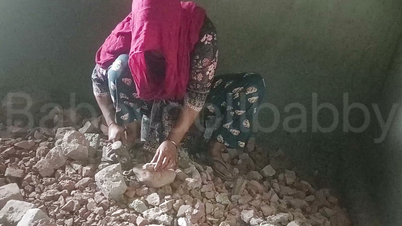 Labour Woman Seduced by House Owner