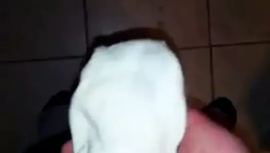 Cum içinde beyaz spor ayakkabı çorap