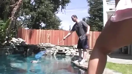 Блондинка с большой сочной попкой растянута на диване