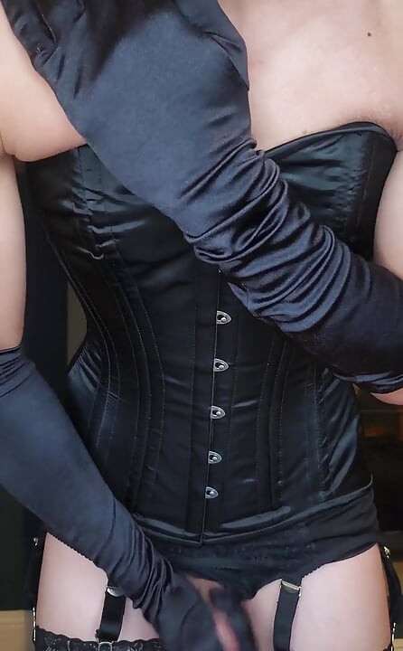 Avouez-le, tu adores fantasmes sur moi, tu aurais aimé te mettre à genoux sous les adorateurs de maîtresse habillée