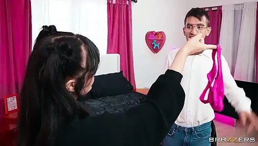 Brazzers - gotik üniversiteli kız yhivi ineği sikiyor