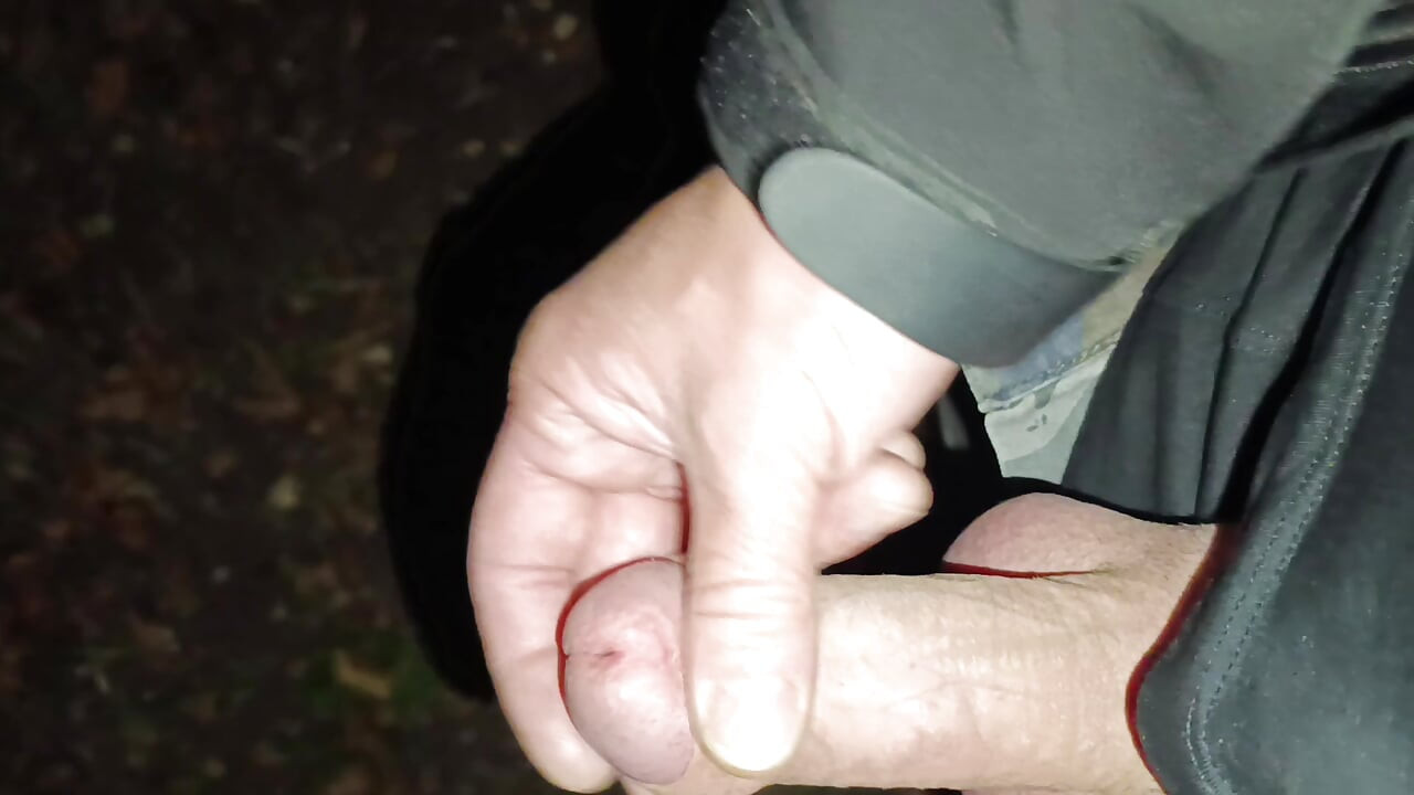 Napaljeni drka uz glasno stenjanje na glavnoj cesti