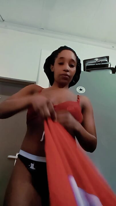 Kiki - menina mais engraçada gosta de seu vídeo