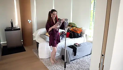 Öğretmenin evcil hayvanı, bir asi videosu