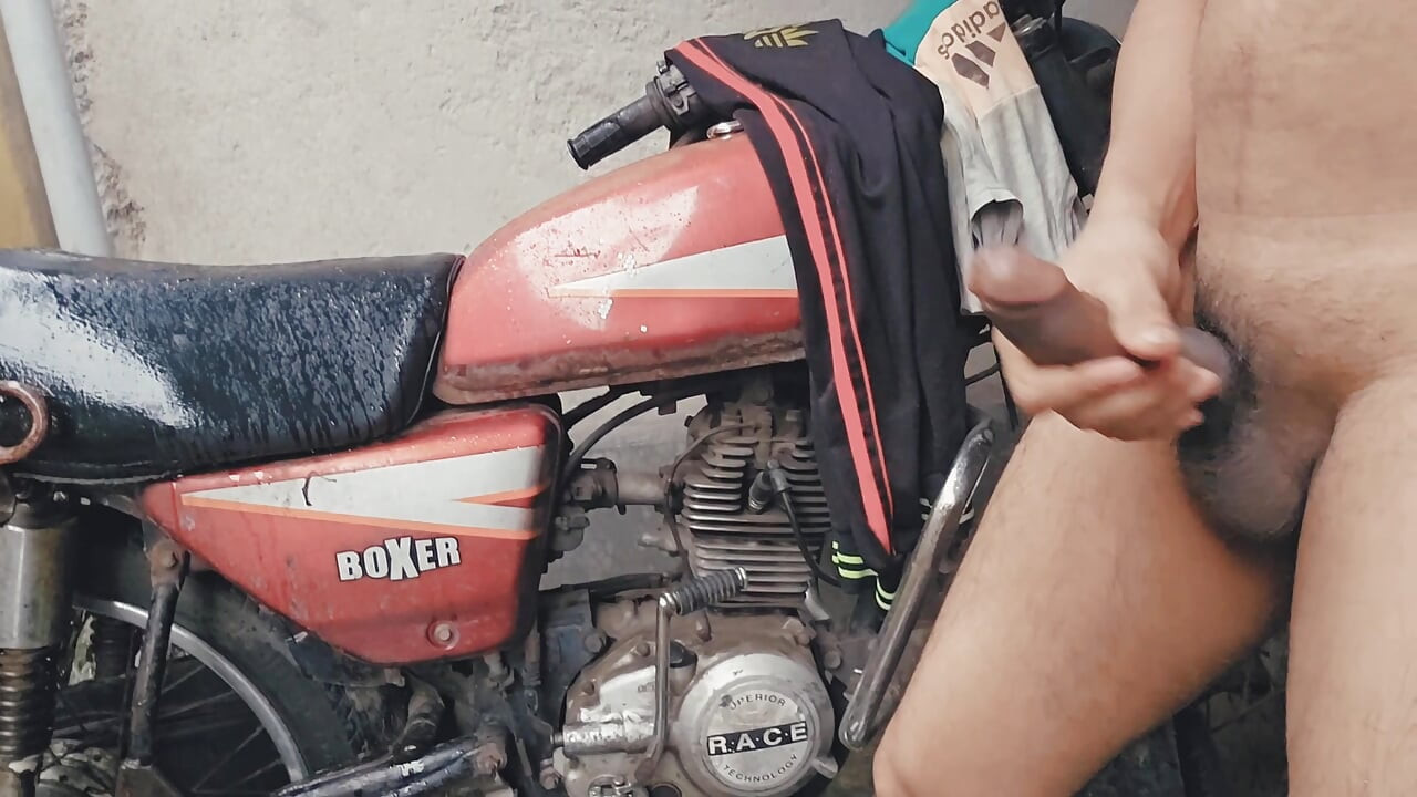 Pakinoon Got Horny On Rainy Season, Masturbate On An Open Area And Quickly Finished Cum In The Fear Of Getting Caught Red Han