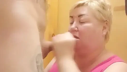 A neighbor came to visit and sucks my dick I get cum in my mouth