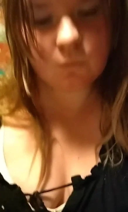 Mi novia Kayla masturbándose 2