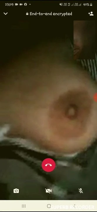 사랑하는 사람에게 노출되는 멋진 연인