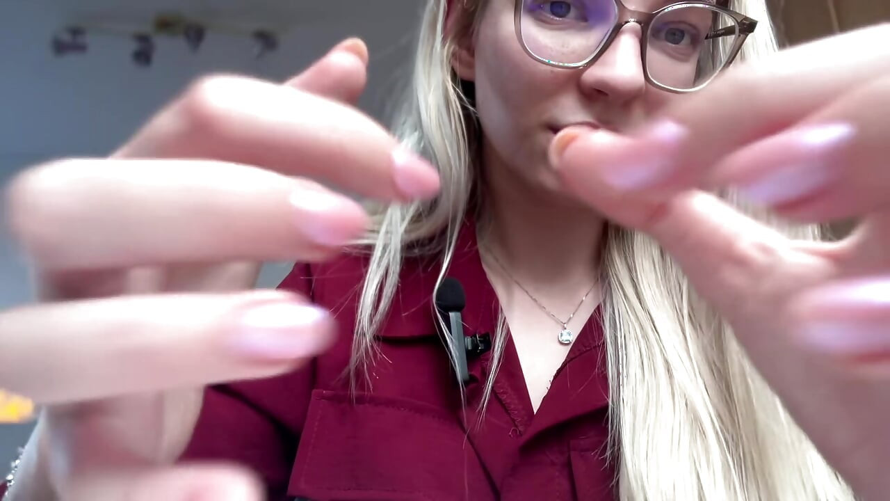 Gadis kejam menghukummu dengan menggelitik asmr
