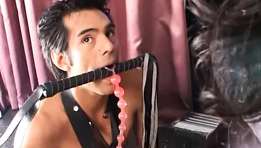 Geile dunkelhaarige schlampe und ihr sklave