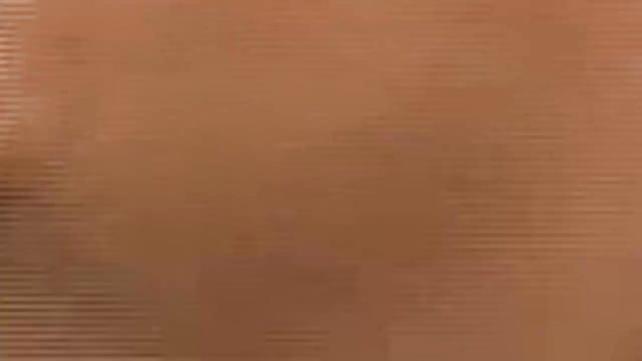 激しいストレッチの後に溢れる大きな肛門