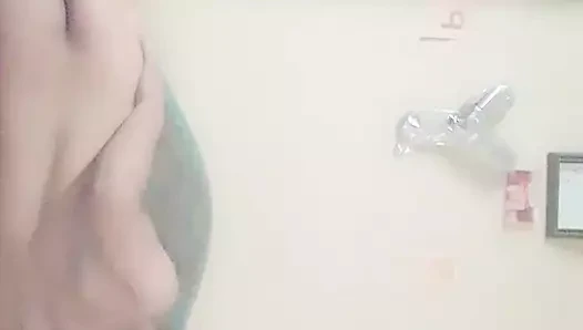 Ateşli üvey baba sert mastürbasyon yapıyor