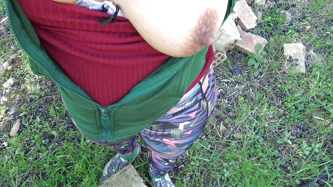 OH MY GOD !!! This Perverted American Milf Let Me Cum In Her Panties !!!