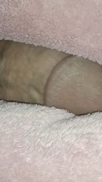 Morate vidjeti trenutak iz "Two Cum Continue - Alone Boy Masturbating"