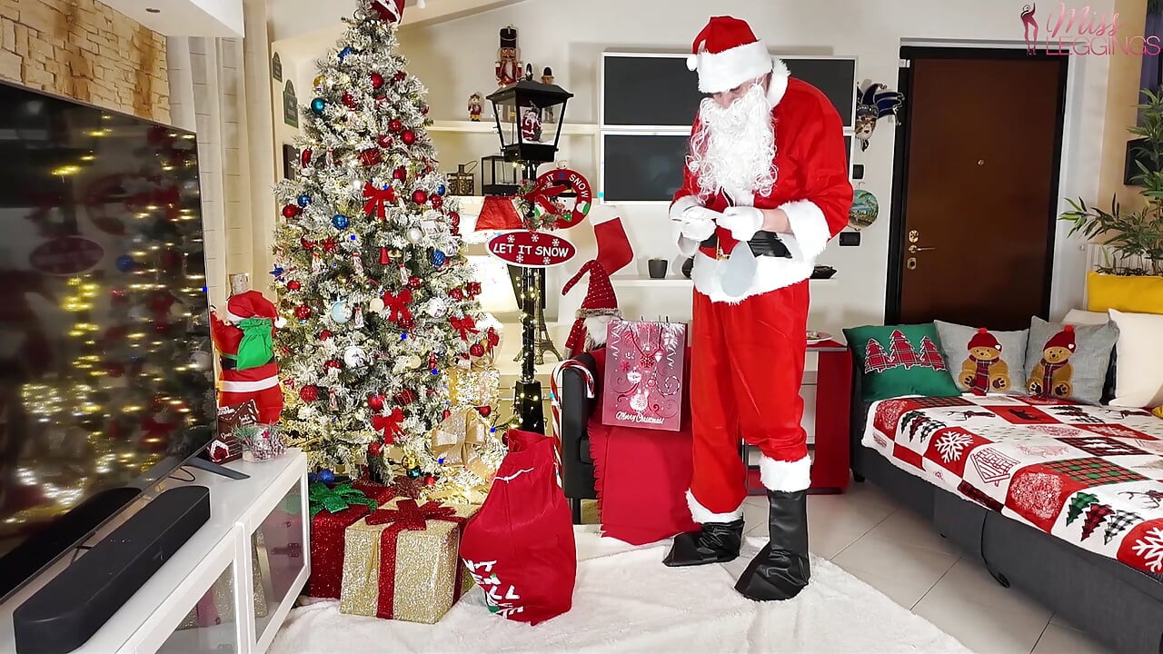 興奮的繼母和聖誕老人牛奶中的偉哥