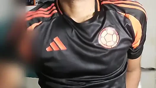 Kolombiyalı Futbolcu Eğleniyor