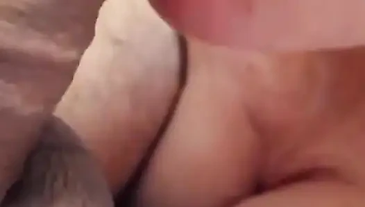 Olgun emiyor ve tüm dölleri yutuyor