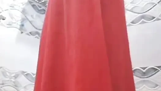 Desi bhabhi bathroom me naha rahi h...