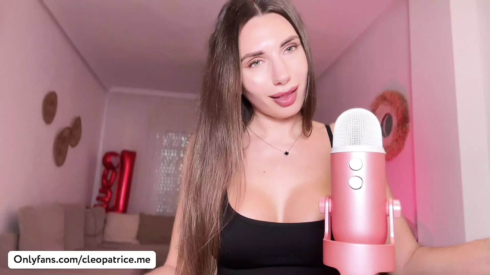 ASMR. Si rambut coklat yang cantik mengepam dan agresif mik dan membuatkan awak pancut. Cleo Patrice
