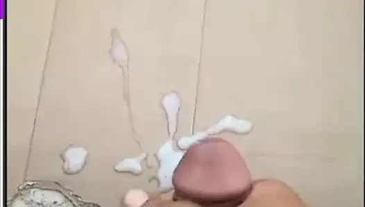 İş yerinde ateşli üst boşalmasını göster