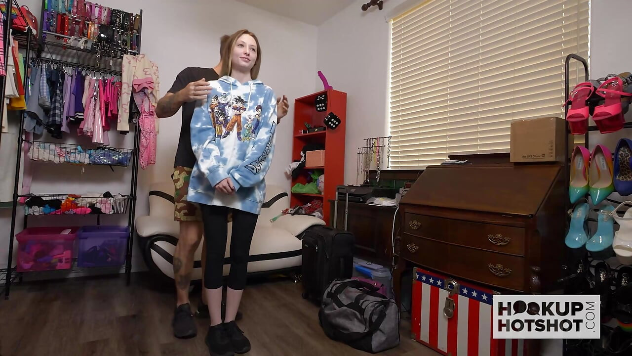 Gorgeous Fuck Toy Ailee Anne Hooks up with Bryan Gozzling!