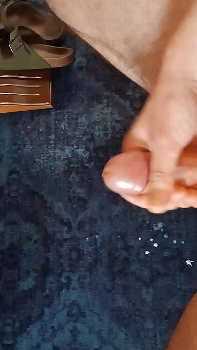 Забрызгали на ковер