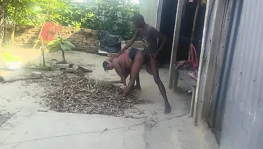 Desi housewife ki outdoor chudai ki