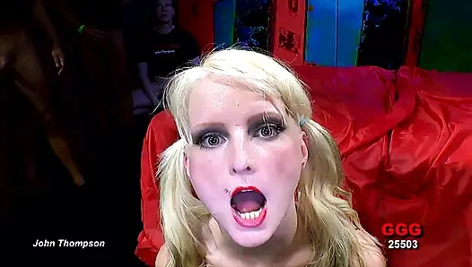 Cewek nakal rambut pirang rambut kuncir di-gangbang dan telan sperma banyak banget