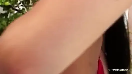 Tek bir şanslı adamla cinsel faaliyetlere girişten zevk alan iki edatkar kadın