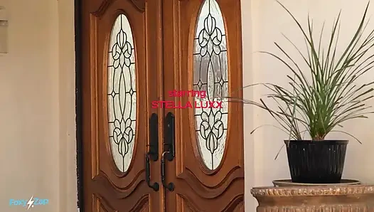 Stella Luxx lädt Daisey Phoenix und Juniper Ren zu ihrer heißen junggesellenabschied ein