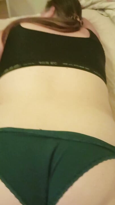 Milf puta quiere follar sin condón