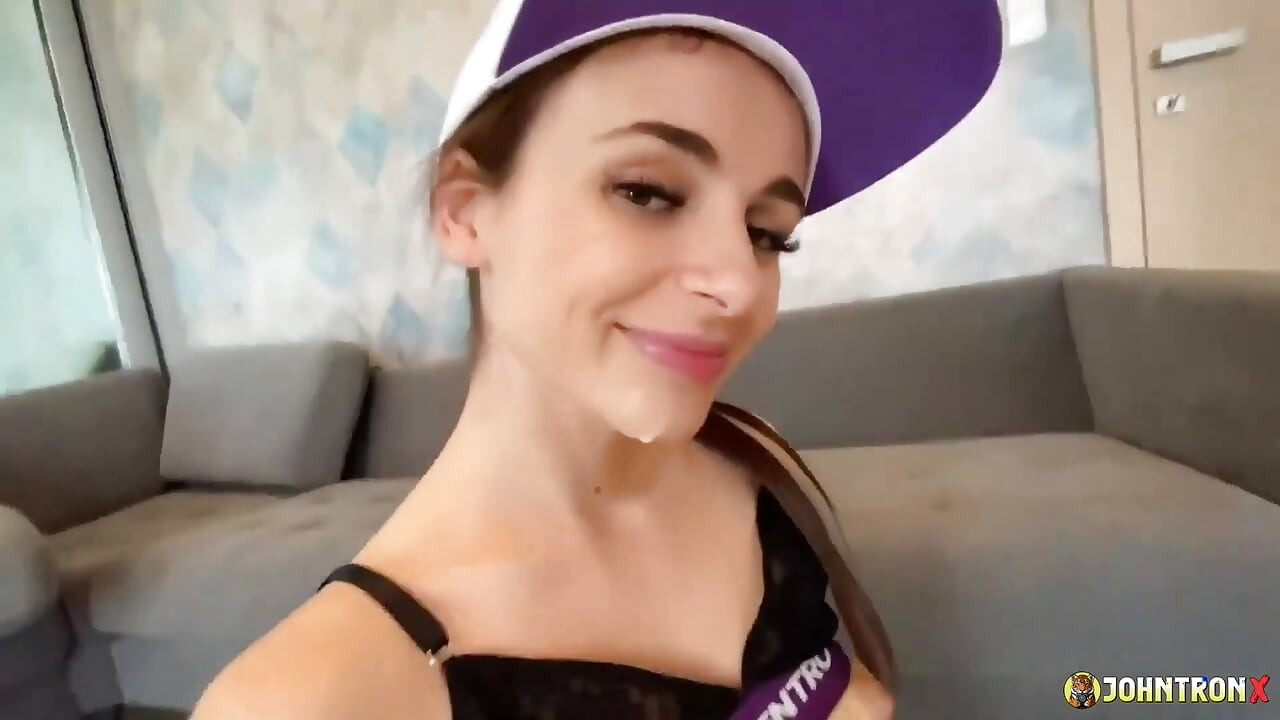 Johntronx - Incrível Fancentro Showgirl me fode e come meu esperma