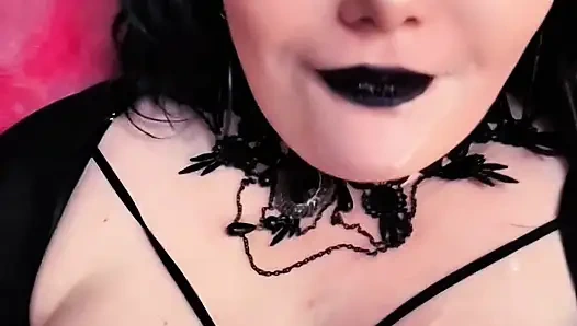 Cewek semok gotik ini lagi ngidam dientot sama besar pria kulit hitam