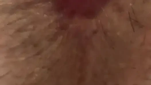 Ich rasiere meine wunderschöne Muschi und meinen haarigen, engen After aus nächster Nähe. Rasierte Muschi