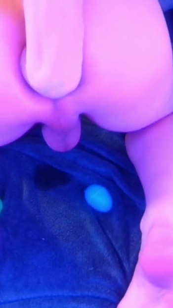 Pucanje jaja iz moje guzice | Isječak 1