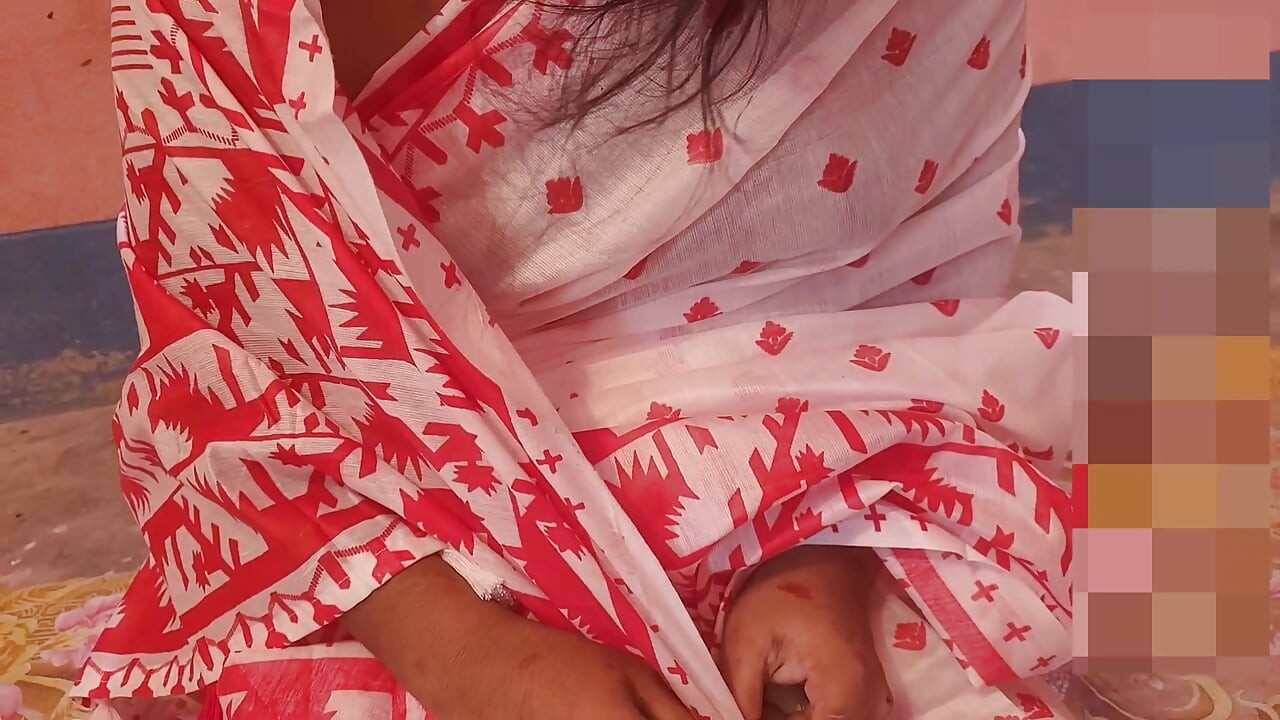 Viral Bangladeshi video of a woman in a saree feeding her younger stepsister.