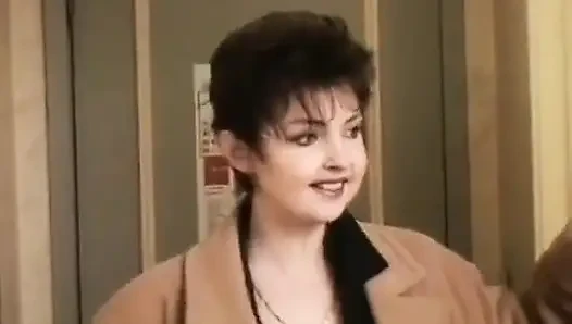 Entzückendes küken in sexy strümpfen wird gefickt und vollgespritzt