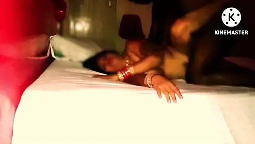 Ateşli Hintli evli kadın Karwachouth'u Tamil Boy ile kutluyor
