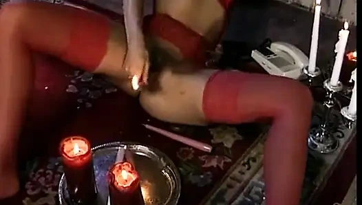 Восковая сессия с немецкой дамой, которая мастурбирует