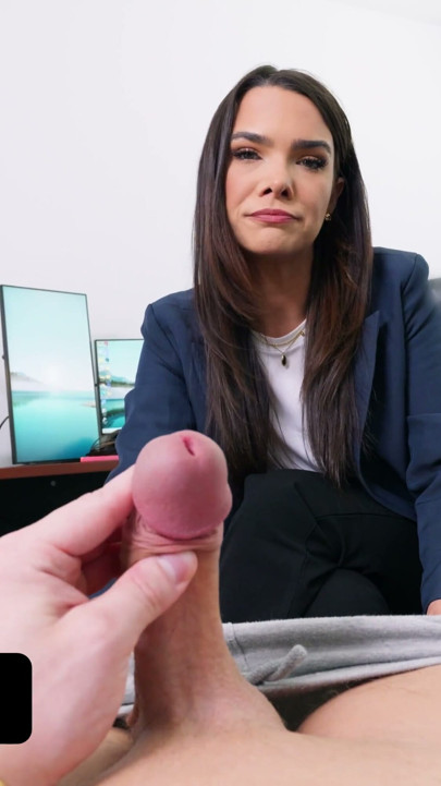 欲火中烧的熟女惩罚她在学校暴露他的大鸡巴的变态继子，让他所有的精液射在她体内 | 短片 1