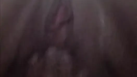 Возбужденная мокрая MILF