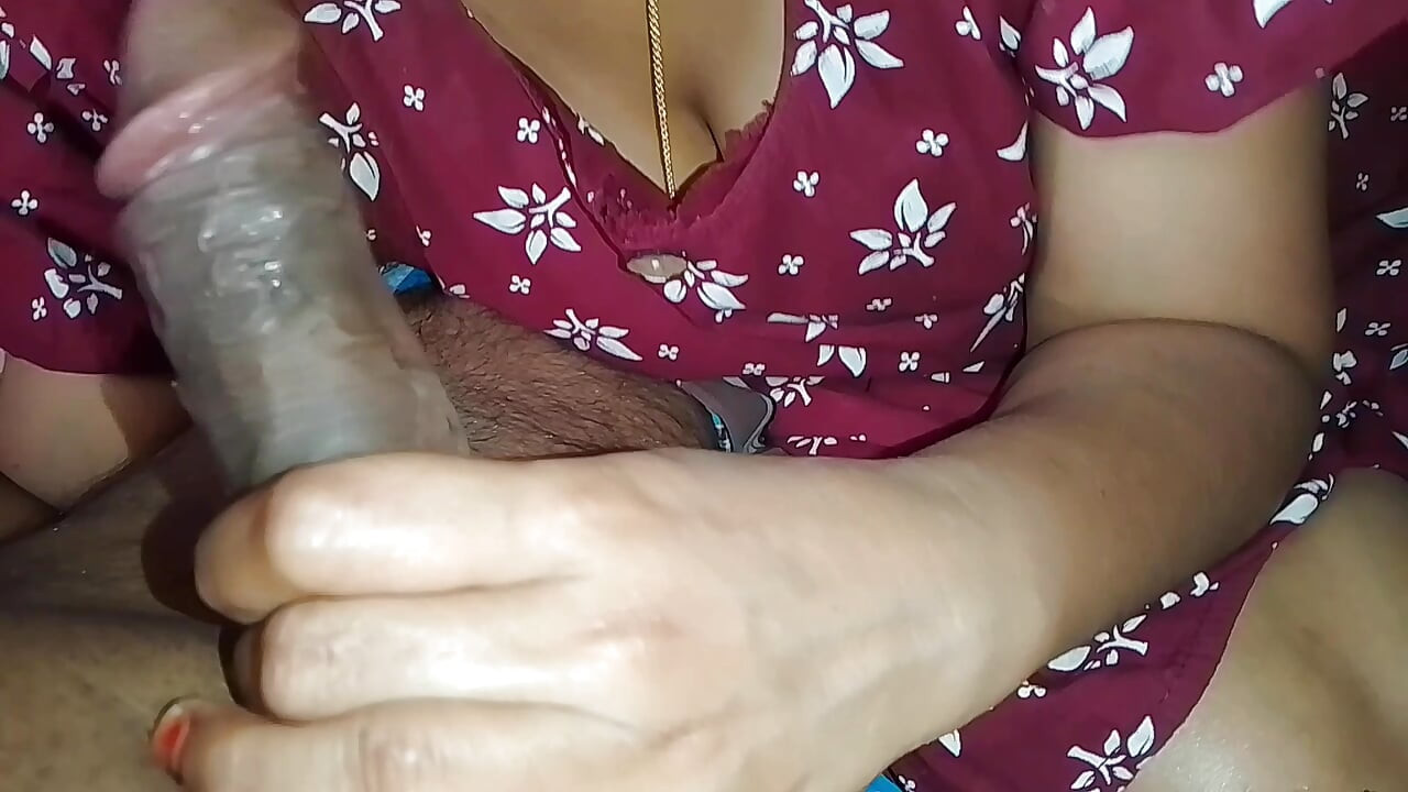 La copine d’un Indien met son pénis dans sa bouche