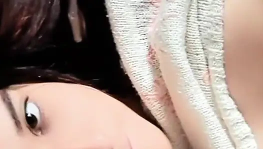 Porno oyuncusu Gomez mastürbasyon yapıyor