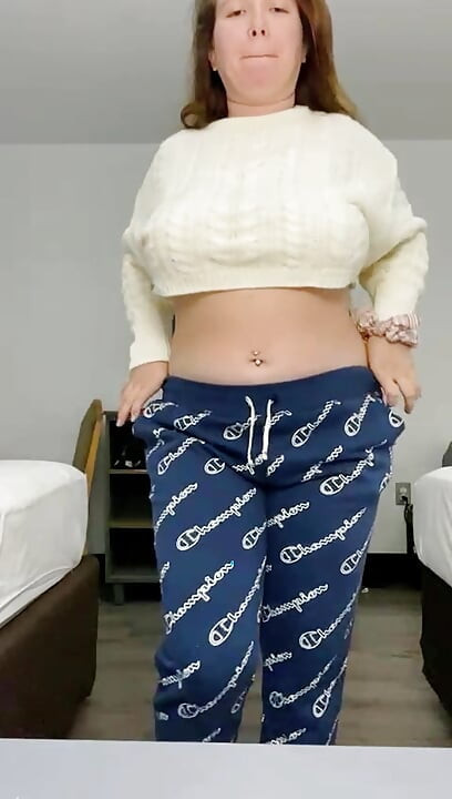 My lesbian 48f hairstylist got this video of me fucking myself in a sweater &.. as a tip