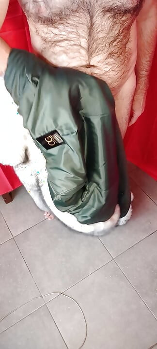 Ejaculating my sperma on the lining of a fake fur ladycoat