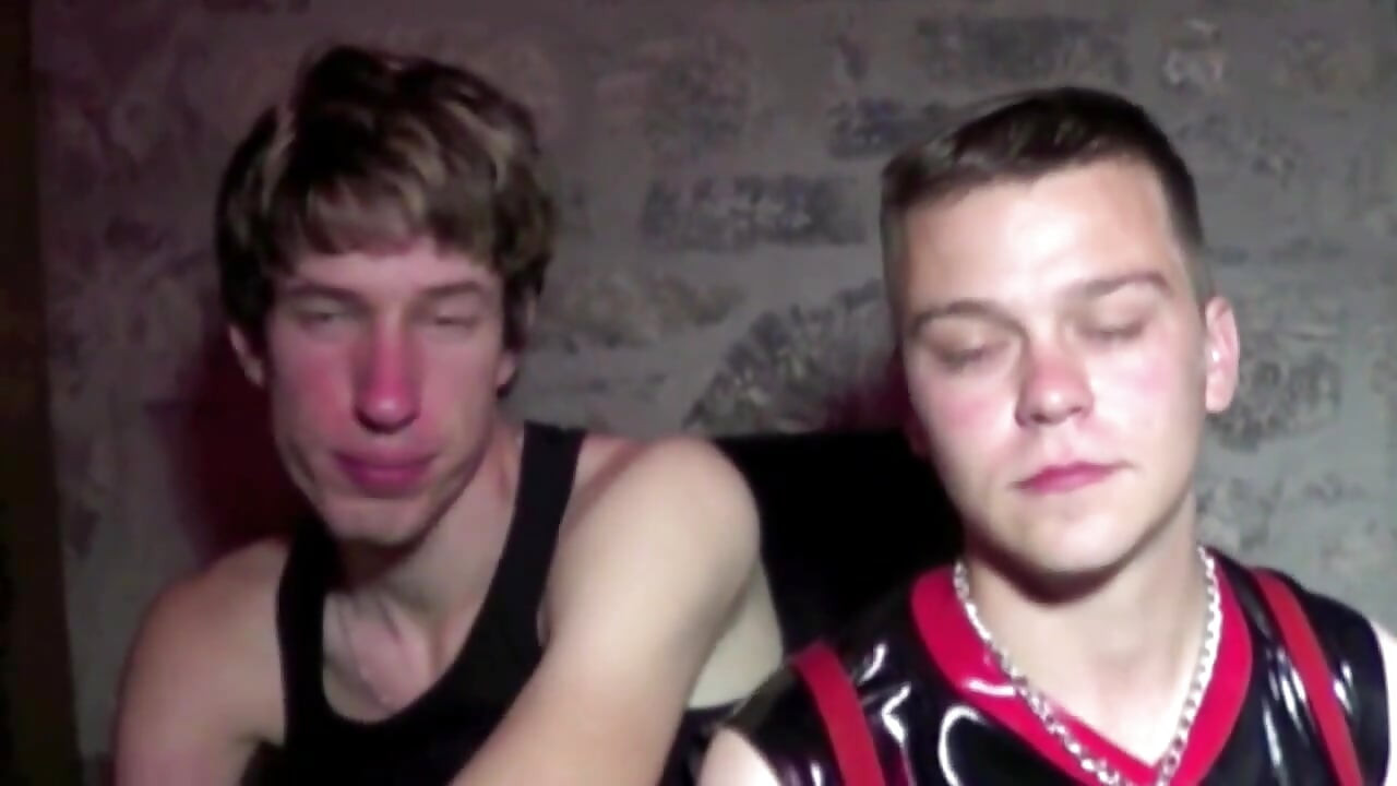 Christian穿着吊带被addrien干