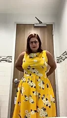 Thick MILF stunner