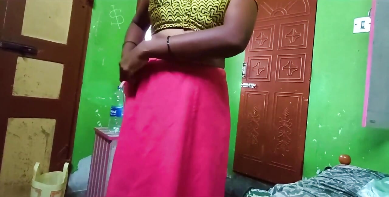 عمو تظهر ثديا كبيرا وتغير الساري