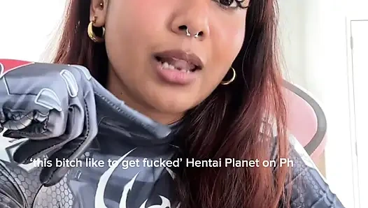 Das kleine desi-mädchen Mia Z masturbiert und reagiert auf hentai