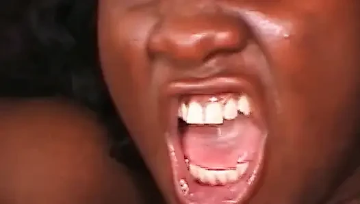 Cewek cantik kulit hitam lagi asik seks threesome habis-habisan - aksi lesbian di pesta seks sampai dicrot di dalam
